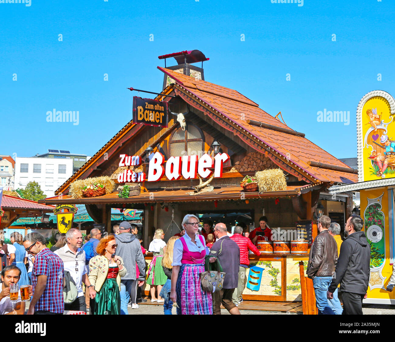 Stuttgart, Germany-September 30, 2018: Bierfest, festliche Messe und Fahrten Stockfoto