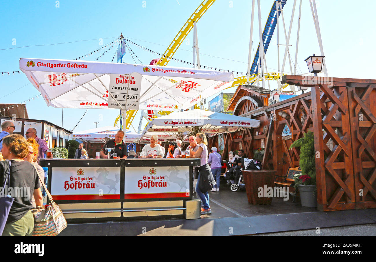 Stuttgart, Germany-September 30, 2018: Bierfest, festliche Messe und Fahrten Stockfoto