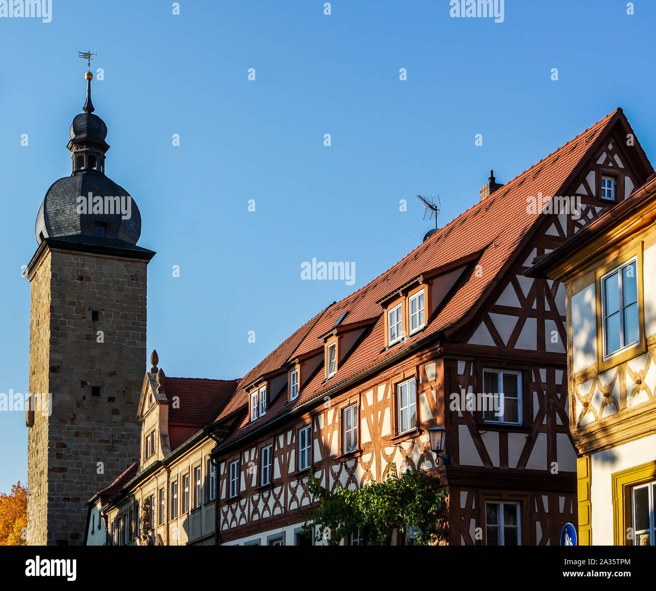 Zeil am Main Stadt Turm mit Fachwerkhäusern Stockfoto