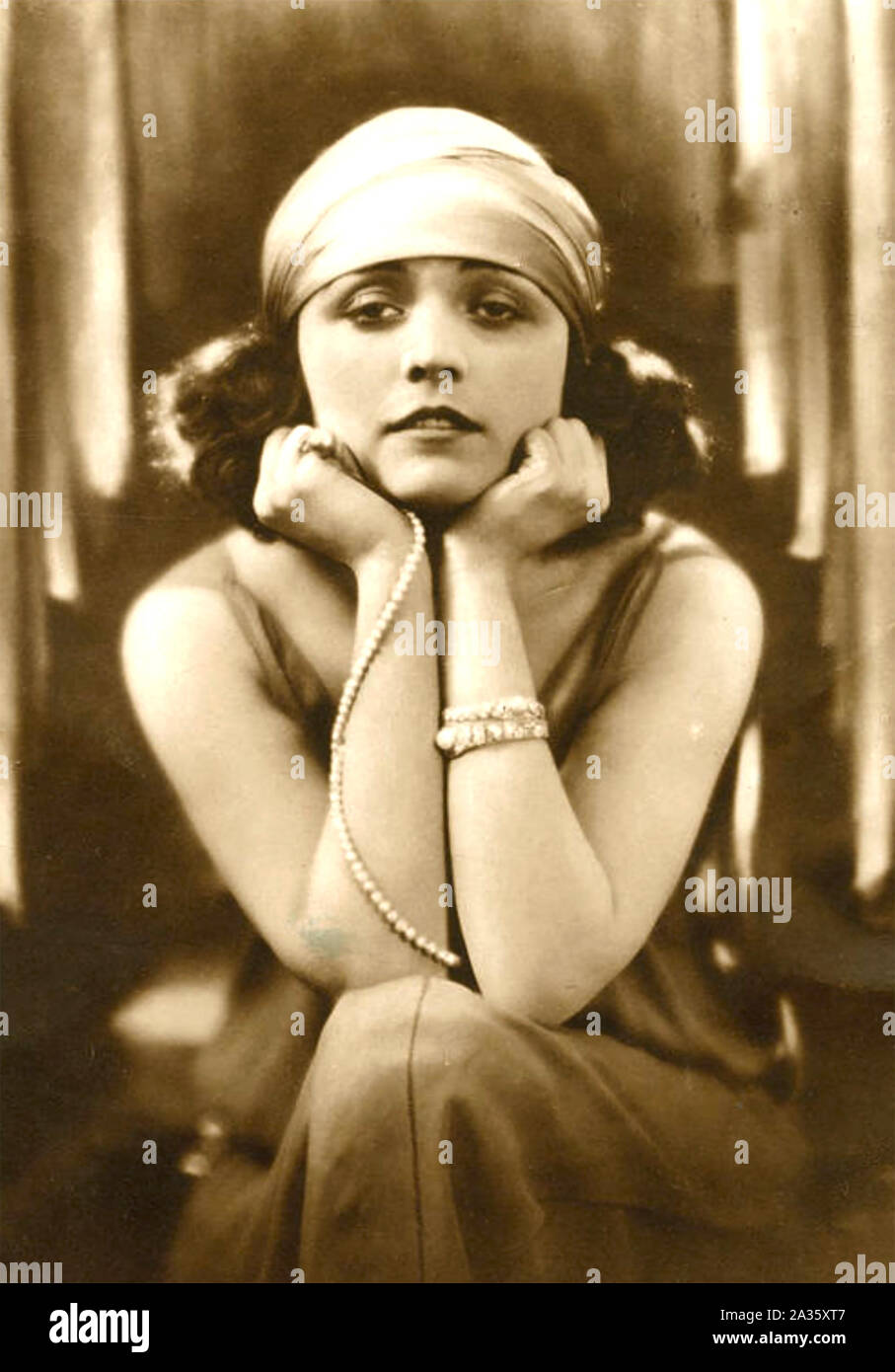 POLA NEGRI (1897-1987) polnischen Bühnen- und Filmschauspielerin und Sängerin ungefähr 1920 Stockfoto