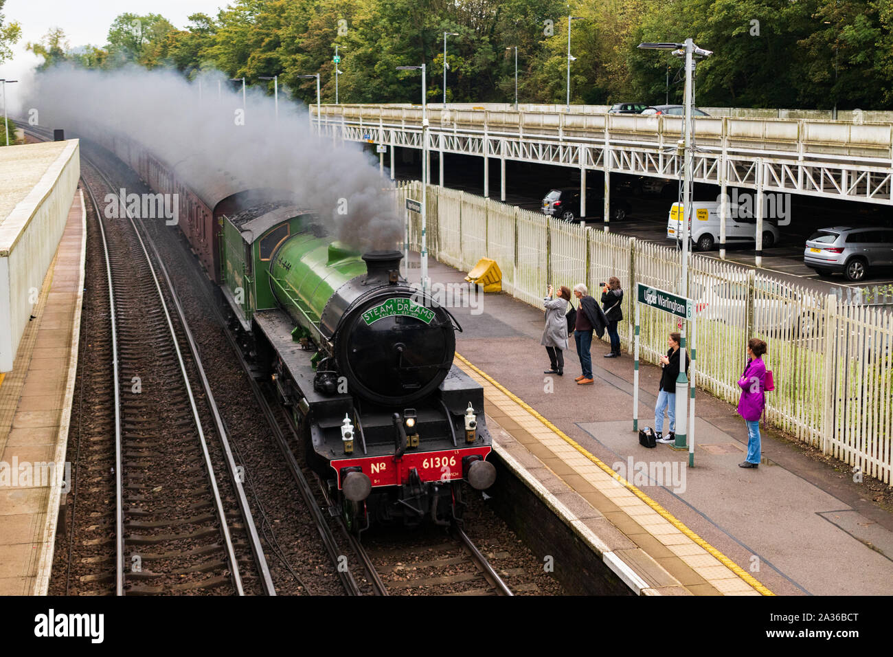 Grün British Steam Train Surrey Herbst Stockfoto