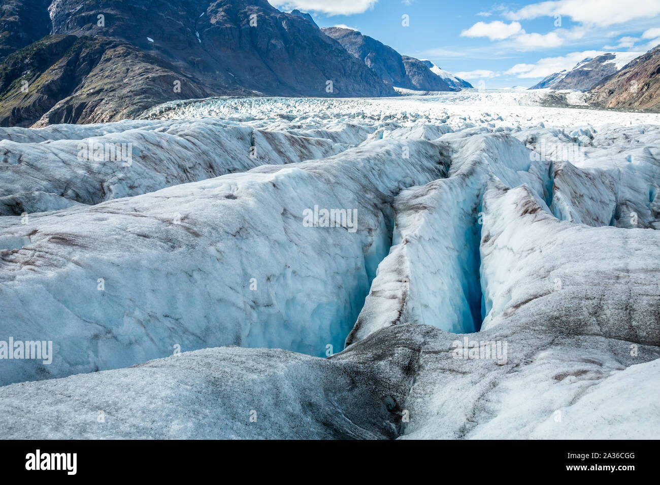 Die vielen Gletscherspalten auf der Oberfläche der Salmon Gletscher machen die Reise bis Gletscher sehr langsam und gefährlich. Der Gletscher befindet sich in der Nähe von Hyder, Alaska nur über Stockfoto