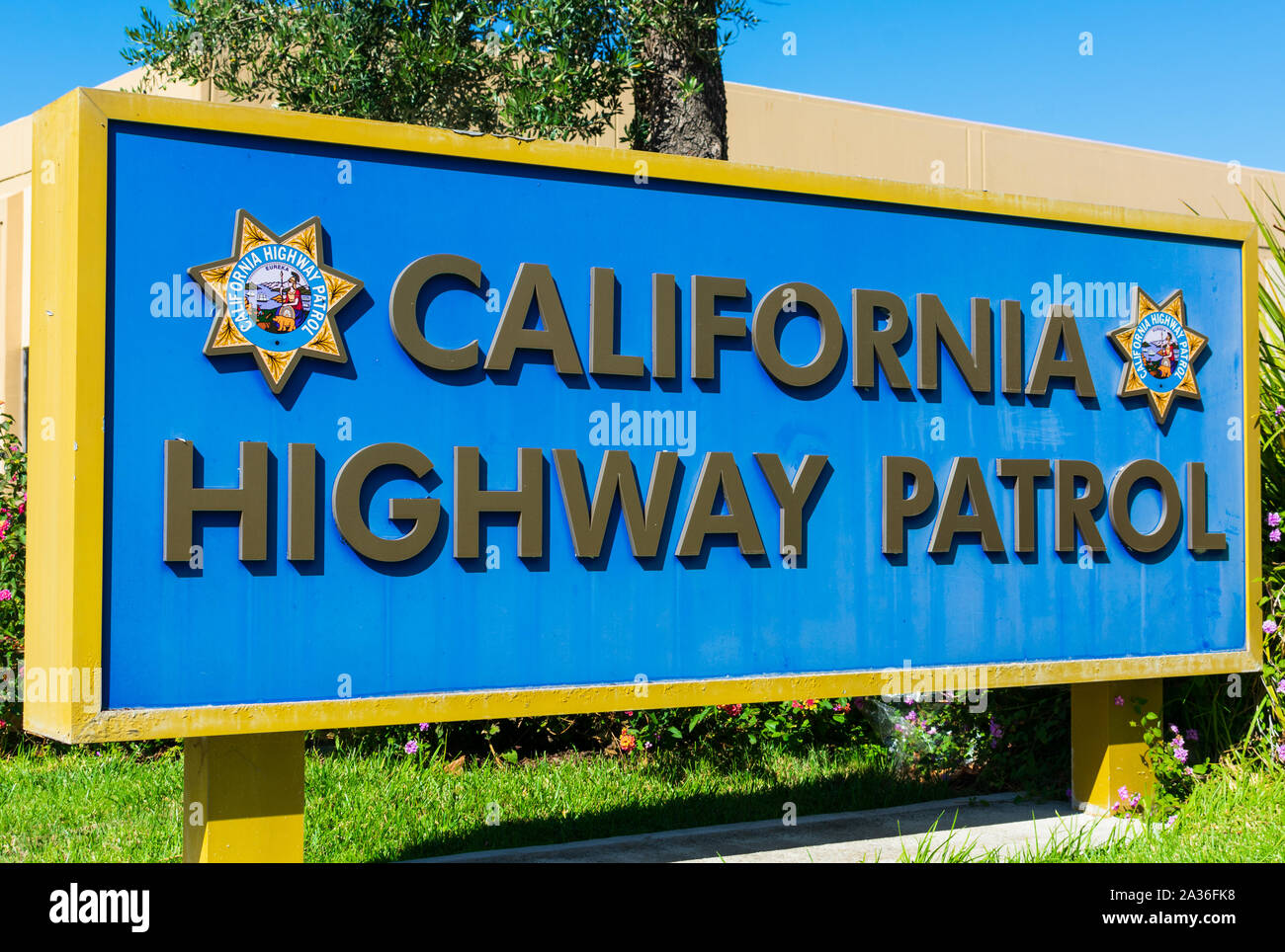 California Highway Patrol Wappen und Zeichen einer Polizeidienststelle. Kwk hat Patrol Gerichtsbarkeit über Kalifornien Routen und als staatliche Polizei bekannt Stockfoto