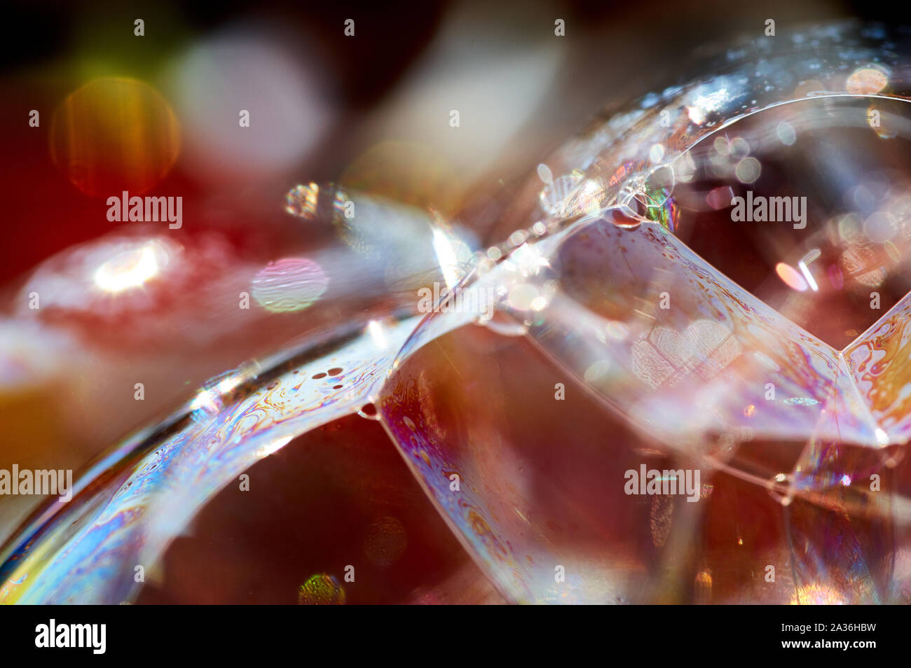 Die Leuchten Regenbogen auf die Blase Oberfläche Stockfoto