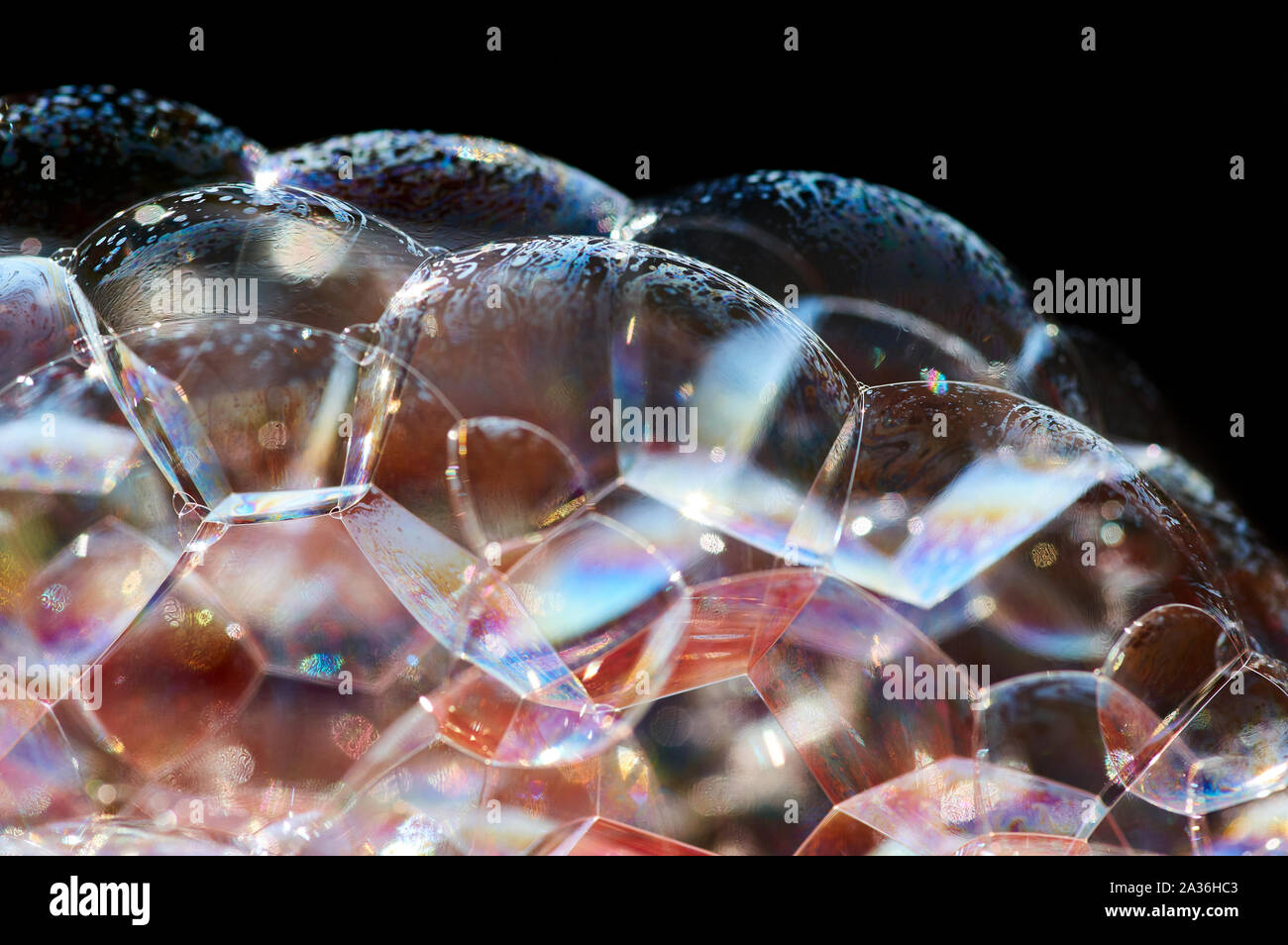 Die Leuchten Regenbogen auf die Blase Oberfläche Stockfoto