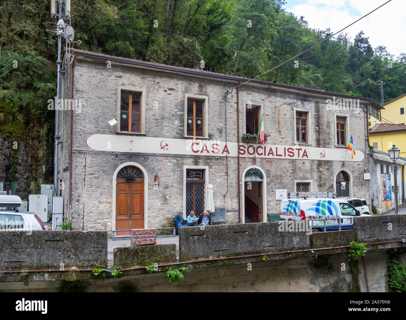 FORNO, Massa Carrara, ITALIEN - September 29, 2019: Blick auf die historisch bedeutsame Gebäude, die Casa Socialista ie sozialistische Haus. Stockfoto