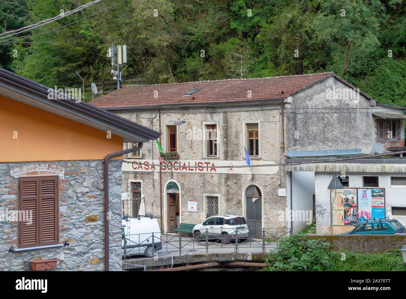 FORNO, Massa Carrara, ITALIEN - September 29, 2019: Blick auf die historisch bedeutsame Gebäude, die Casa Socialista ie sozialistische Haus. Stockfoto