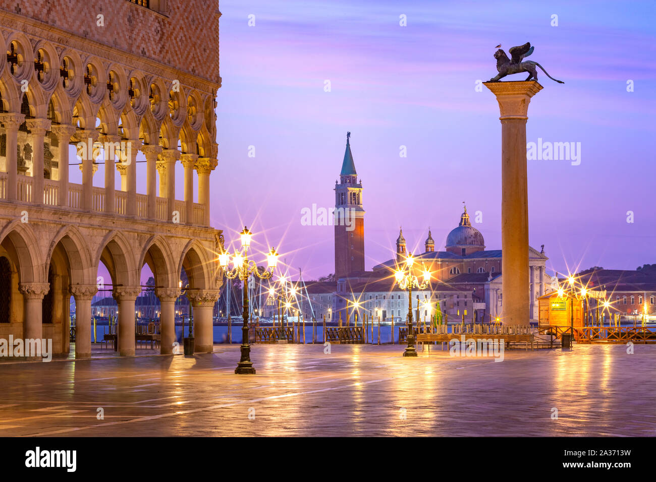 San Marco Platz bei Sonnenaufgang. Venedig, Italien Stockfoto