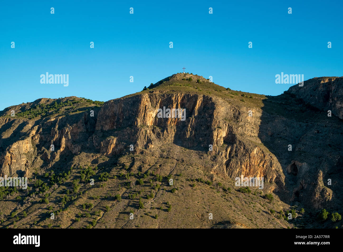 Sierra de Orihuela und Cruz de La Muela Kreuz, Orihuela, Alicante, Spanien Stockfoto