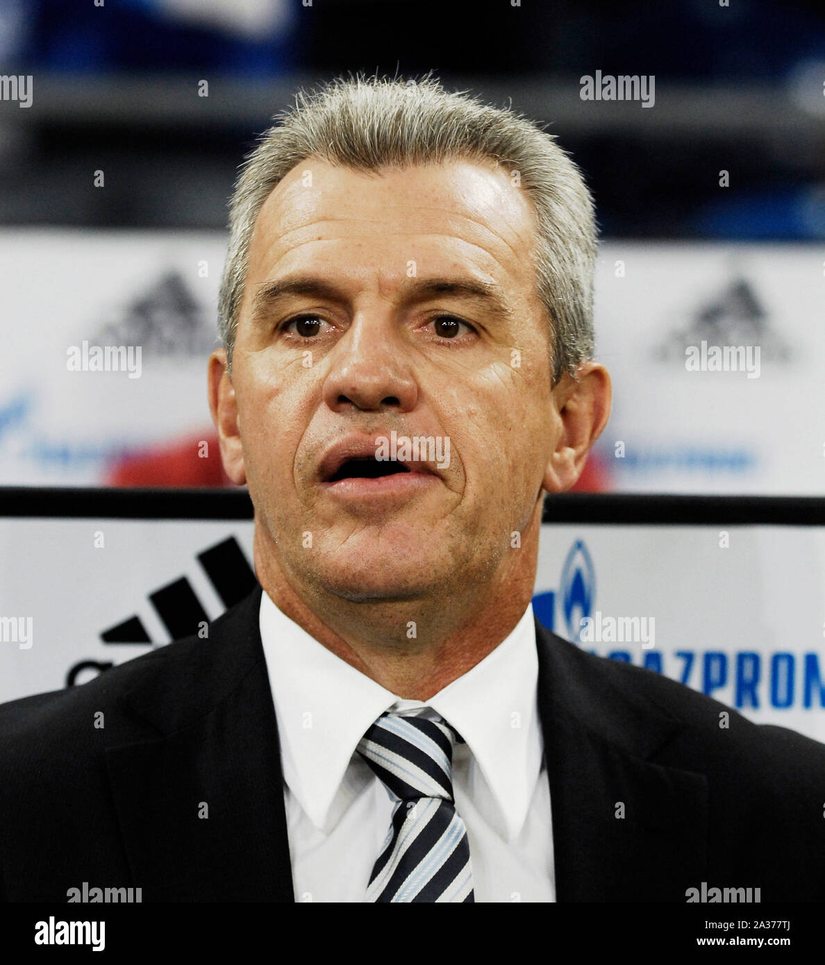 Veltins Arena Gelsenkirchen Deutschland 13.8.2008, Fußball: UEFA Champions League Qualifier, Schalke 04 (S04, blau) vs Atletico Madrid (ATM, Rot) 1:0; Javier Aguirre, Manager Atletico Stockfoto