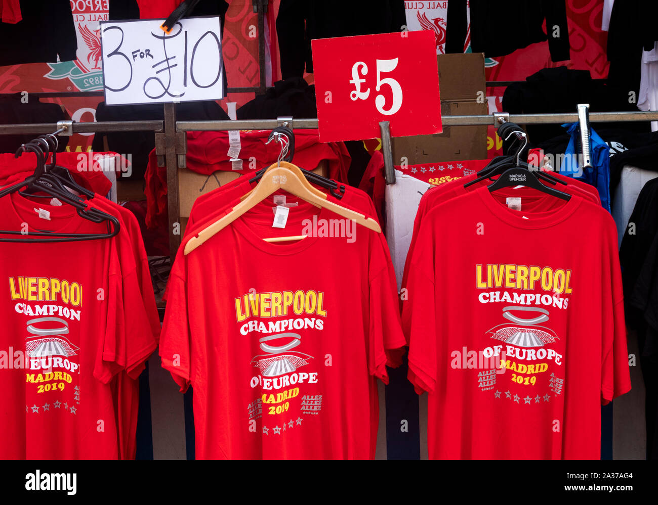 Liverpool Champions T-Shirts zum Verkauf Stockfoto