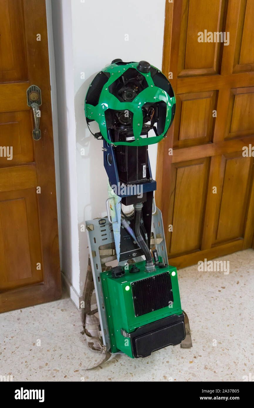 CARTAGENA, KOLUMBIEN - September 13, 2019: Portable Google Street View Rucksack Kamera auf der Straße von Cartagena, Kolumbien. Google Street View bieten Stockfoto