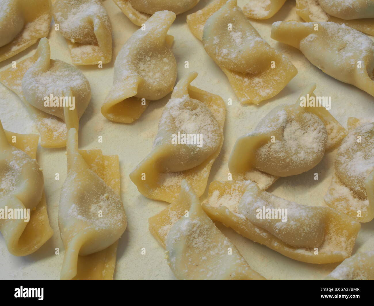 Eine Art Ravioli, casoncelli, hausgemachte traditionelle Speisen der Bergamo, Italien. Köstliche italienische Küche Stockfoto