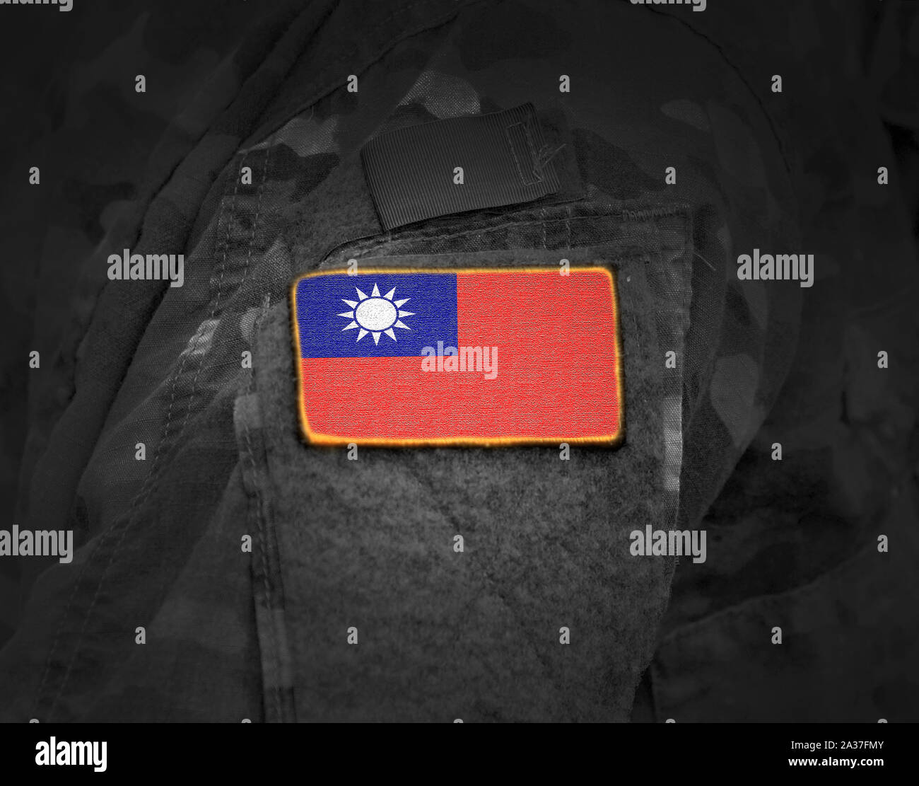 Flagge von Taiwan auf militärischen Uniform (Collage). Stockfoto