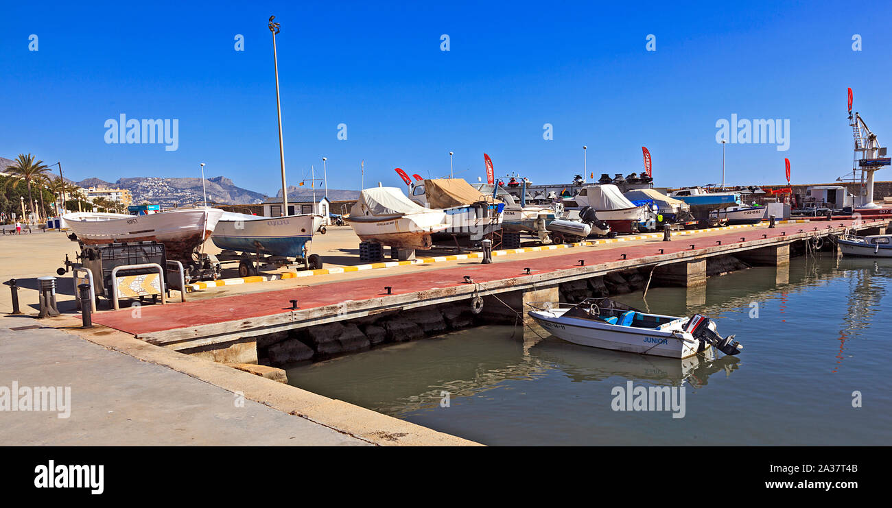 Boote am Kai in Altea Marina Spanien geparkt Stockfoto