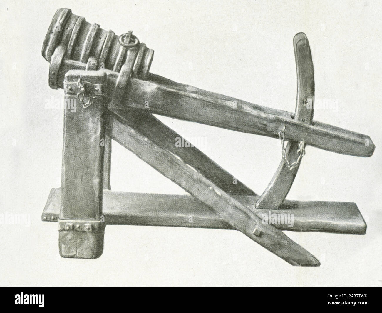 Diese mittelalterliche Waffe Termine 1450-1500. Es wirkt wie ein Katapult. Stockfoto