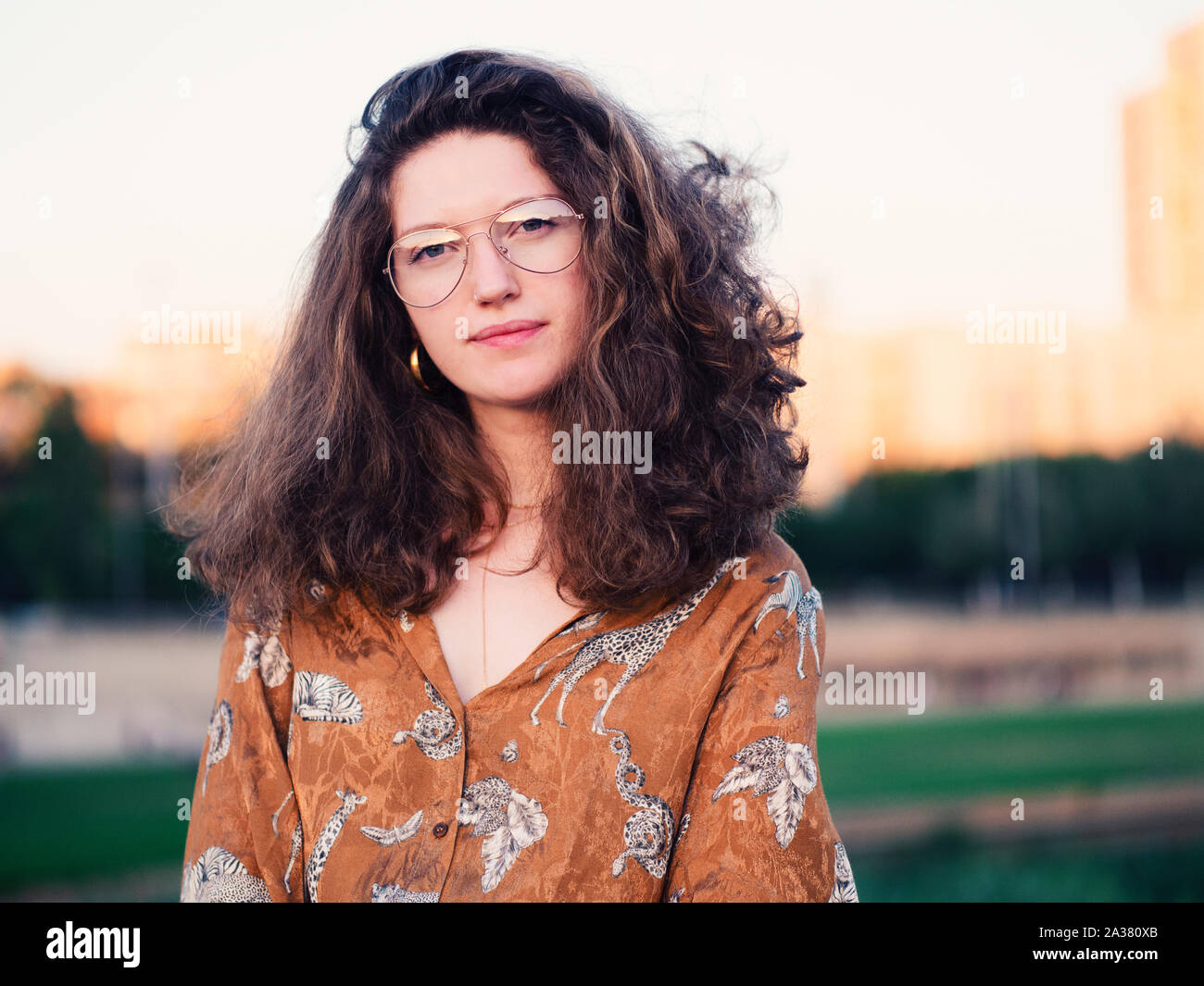 Schöne junge Frau Stockfoto