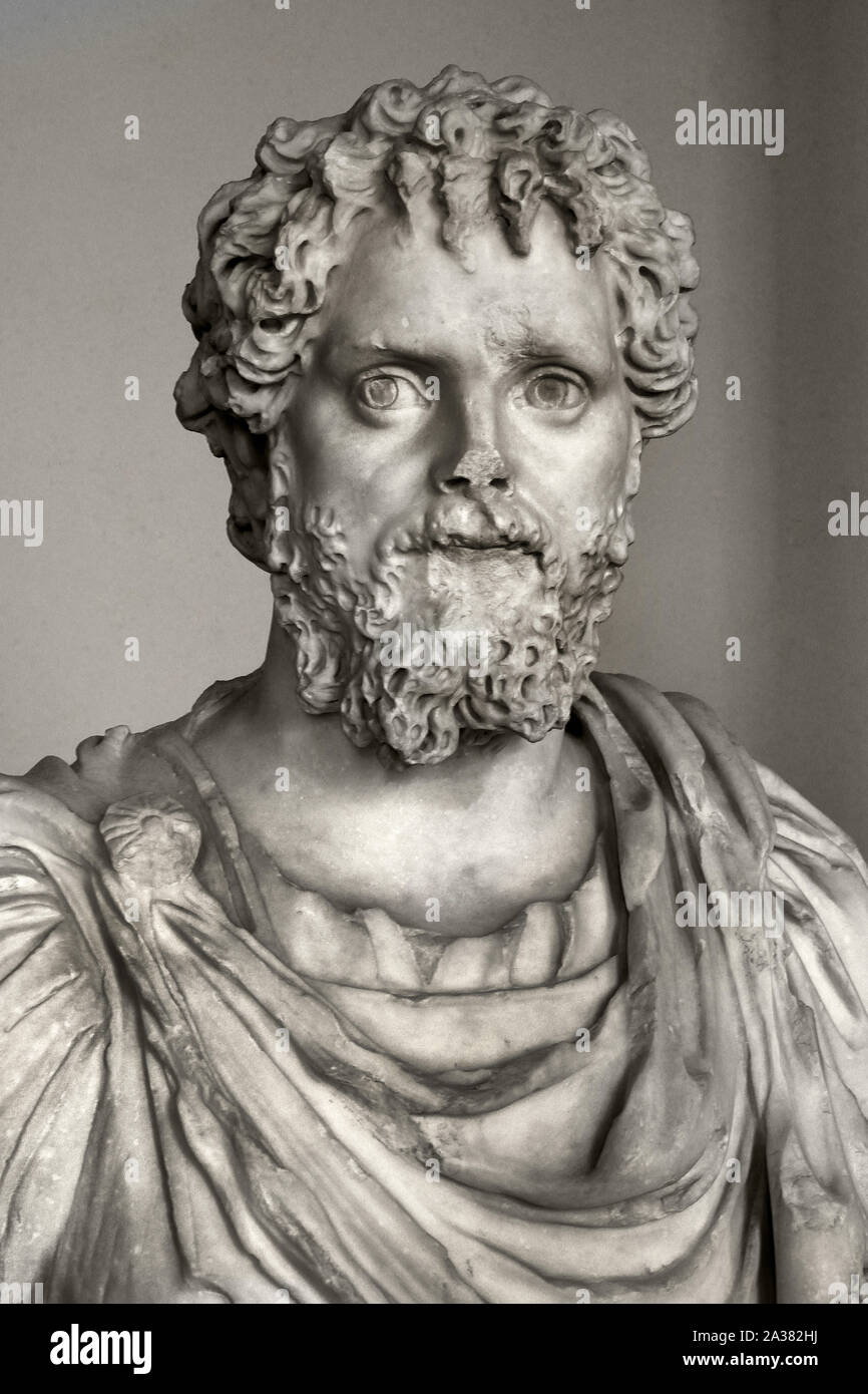 Kaiser Septimius Severus. Kaiser von 193 - 211 AD 204 AD Marmor nach Rom, römische, Italien. (Die vier Locken, auf der Stirn dieser Büste fiel sind die Kopfbedeckung des Gottes Serapis, denen der Kaiser versucht gleichgestellt werden.). Stockfoto