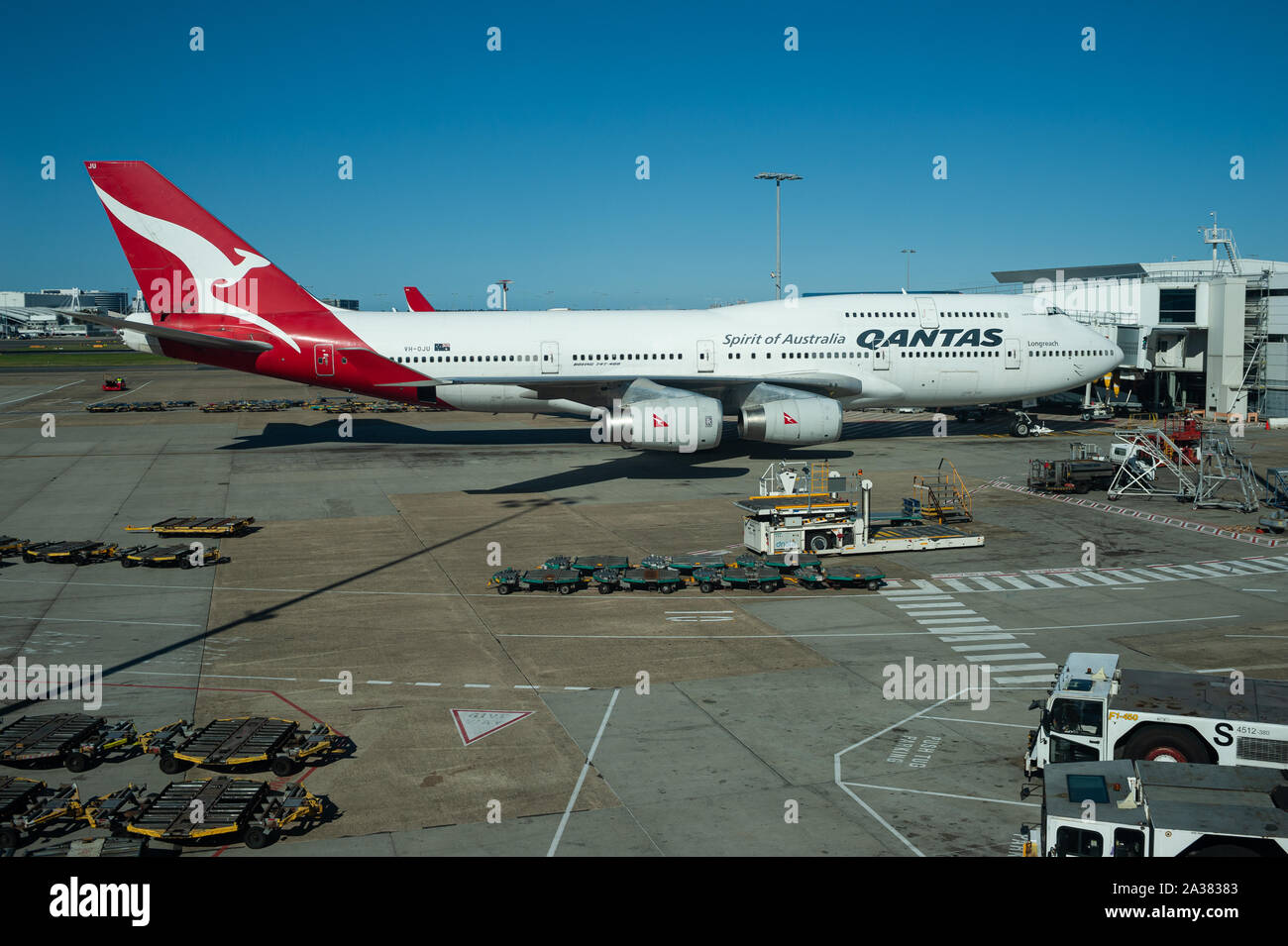 28.09.2019, Sydney, New South Wales, Australien - ein Qantas Boeing 747-400 Passagiermaschine ist ein Tor in Kingsford Smith International Airport geparkt. Stockfoto