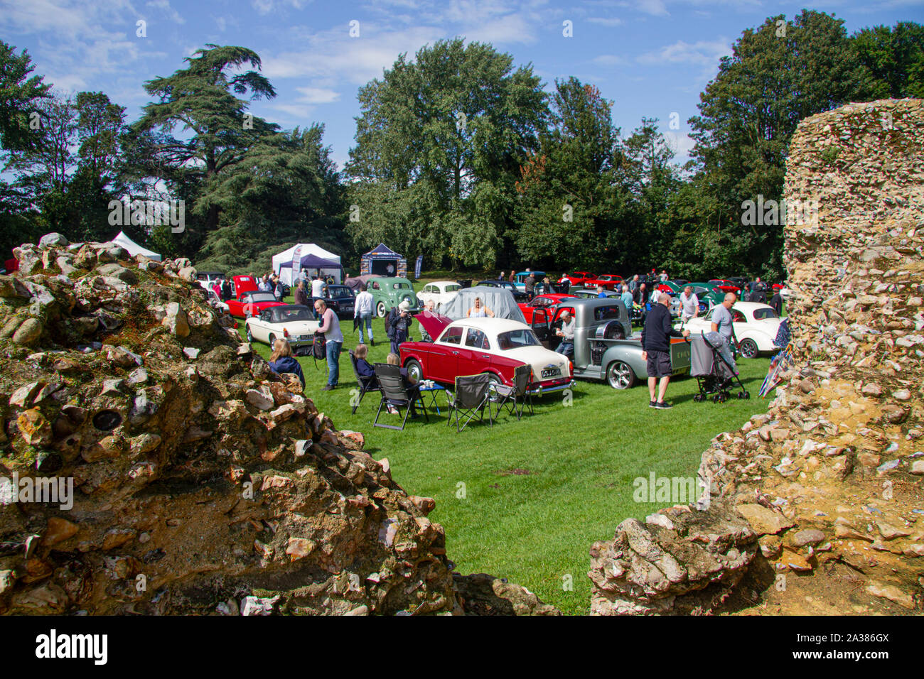 Classic Car Rallye Event, Hedingham Castle, Großbritannien Stockfoto