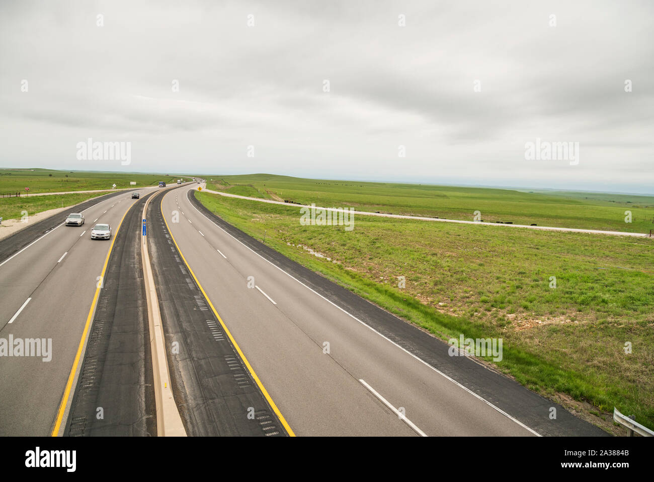 Turnpike laufen durch die Flint Hills von Kansas Stockfoto