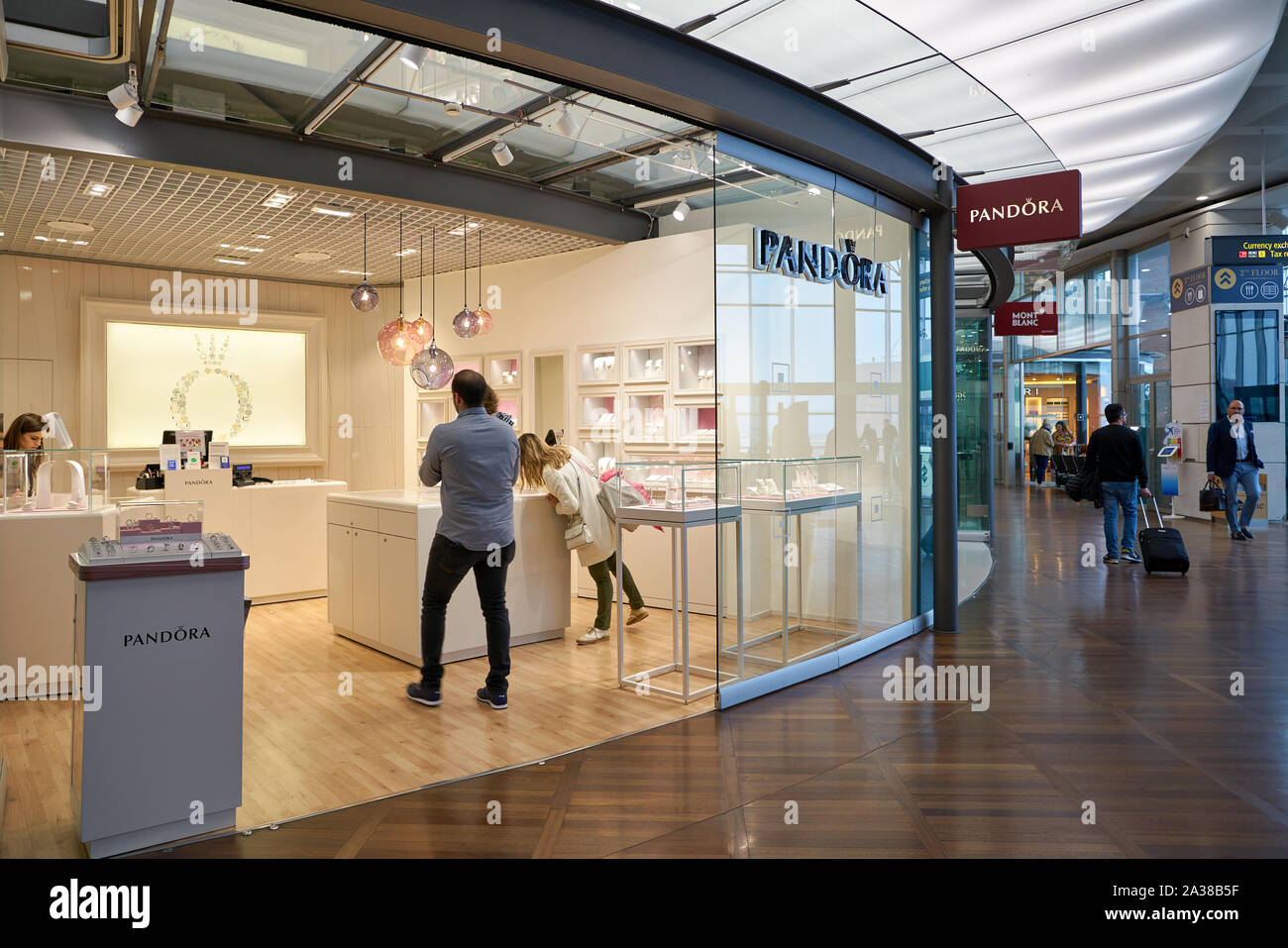 Venedig, Italien - ca. Mai 2019: Innenraum geschossen von Venedig Marco Polo Airport. Stockfoto