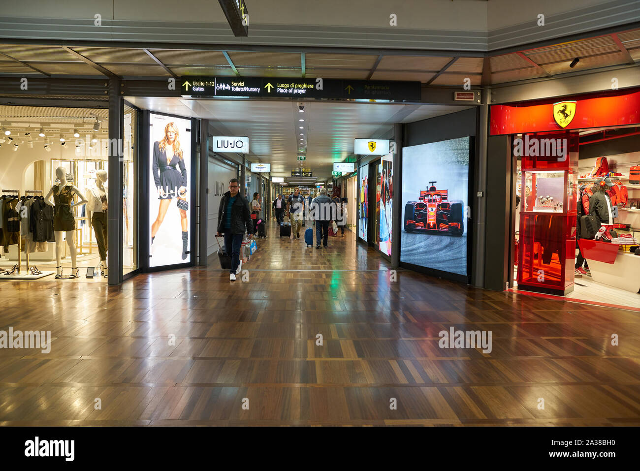 Venedig, Italien - ca. Mai 2019: Innenraum geschossen von Venedig Marco Polo Airport. Stockfoto