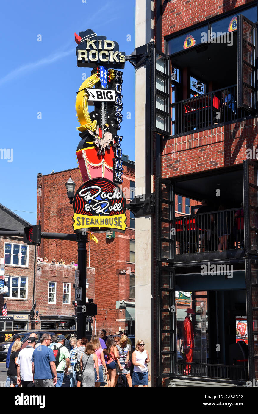 Nashville, TN, USA - 21. September 2019: Kid Rock Big Ass Honky Tonk Rock N' Roll Steakhouse auf der geschäftigen Broadway Street, das im Jahr 2019 eröffnet. Die Stockfoto