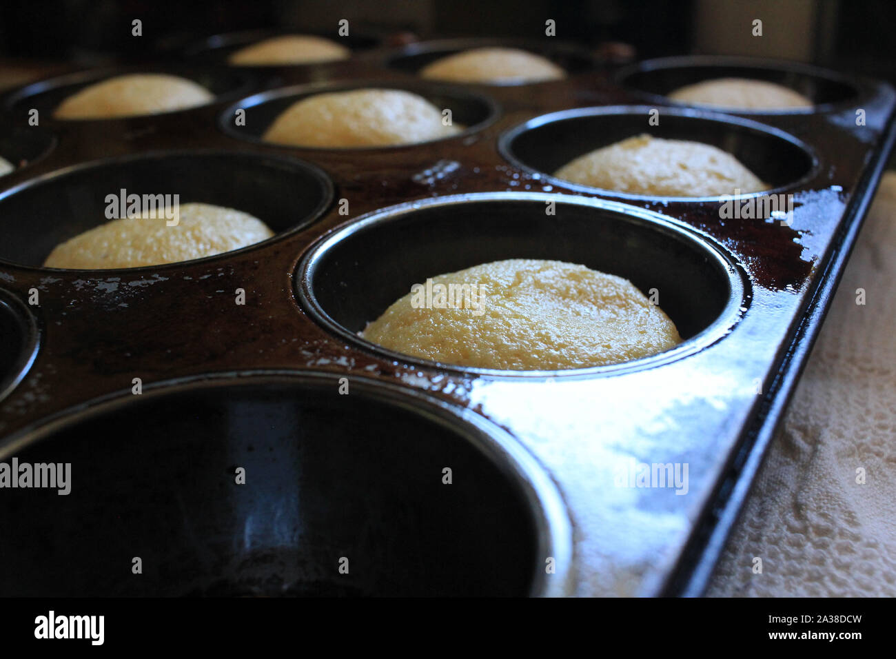 Frisch gebackene Mais Muffins in einer törtchenform Stockfoto