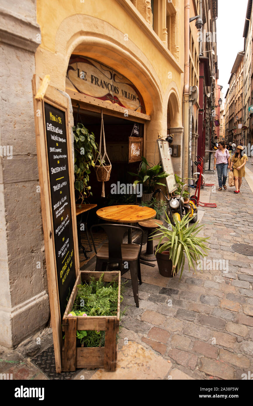 Außerhalb Le François Villon, einem französischen Restaurant in der Rue de Boeuf in der Altstadt von Lyon, Frankreich. Stockfoto