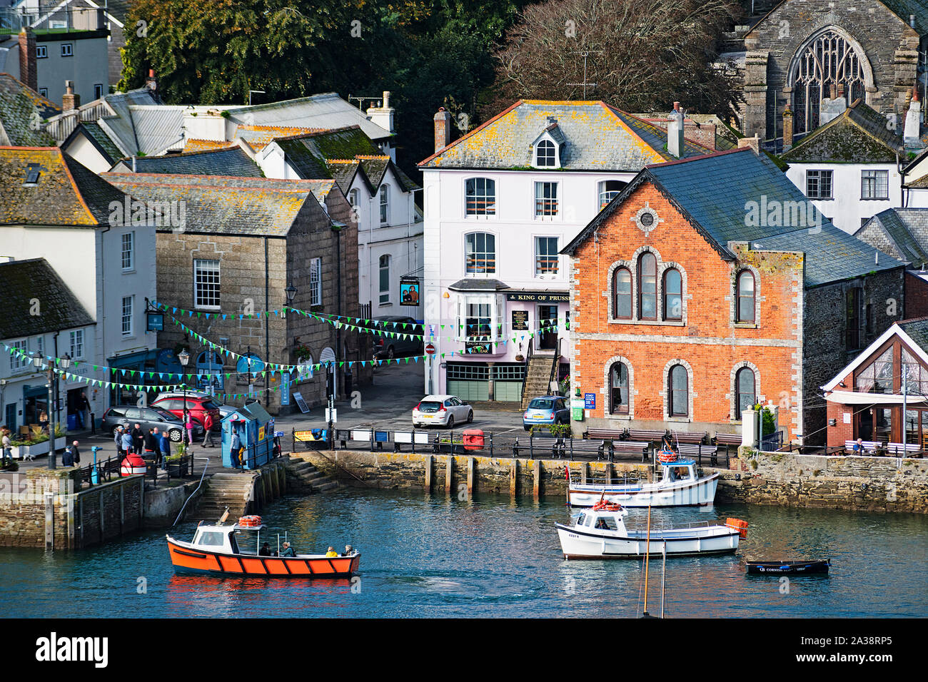 Boote im Hafen von Fowey, Cornwall, England, Großbritannien, Großbritannien Stockfoto
