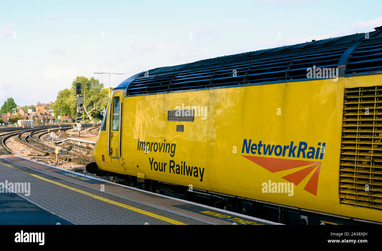 Network Rail neue Messung Zug (NMT) mit der British Rail Class 43 diesel-elektrischen Motor namens "Der Beobachter" an der Bristol Temple Station. Stockfoto