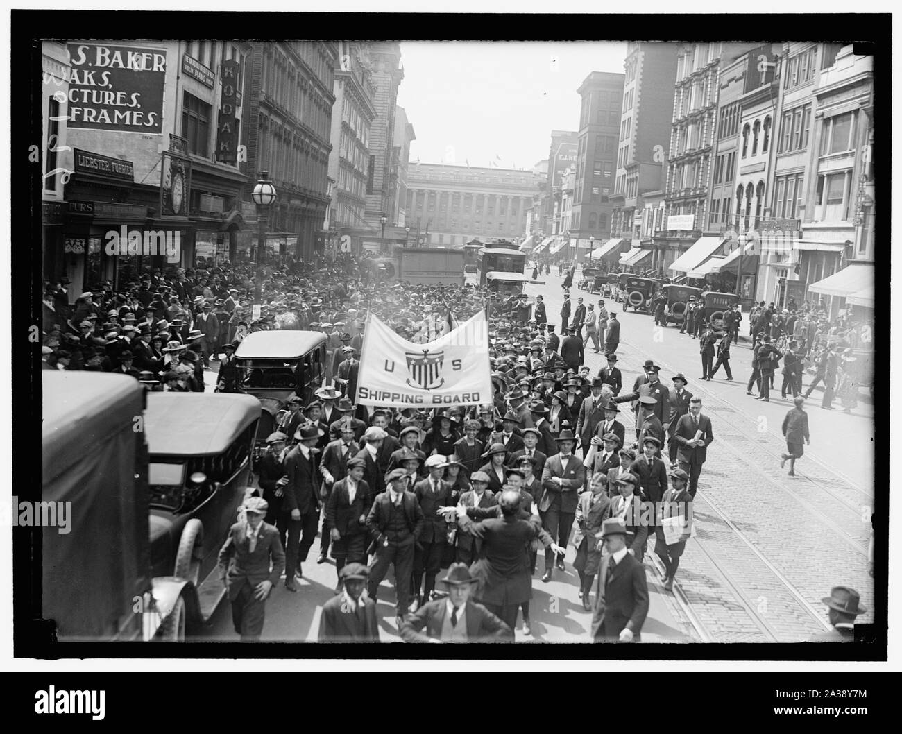 Liefer- Vorstand, Mitarbeiter in den USA, auf F STREET Stockfoto