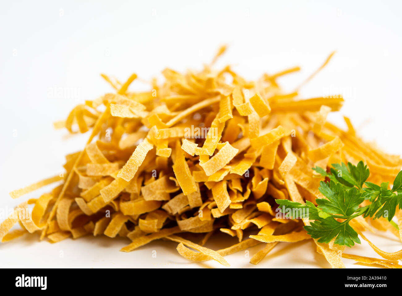 Getrocknete eiernudeln -Fotos und -Bildmaterial in hoher Auflösung – Alamy Getrocknete eiernudeln -Fotos und -Bildmaterial in hoher Auflösung – Alamy