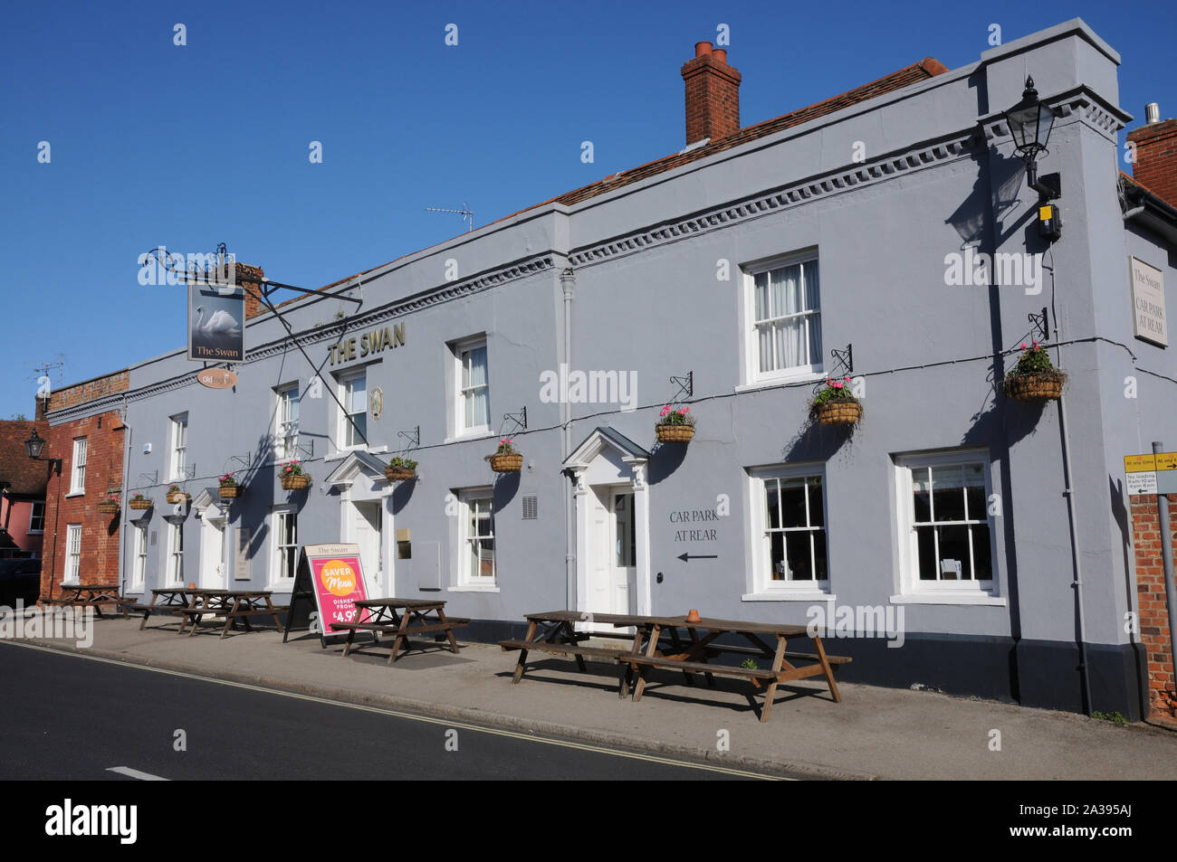 Das Swan Hotel, Thaxted, Essex, ist eine späte Georgianischen Gebäude, die auch von John Webb gehörte. Im Jahre 1547 lieferte es 4 Liter Wein in die Kirche Stockfoto
