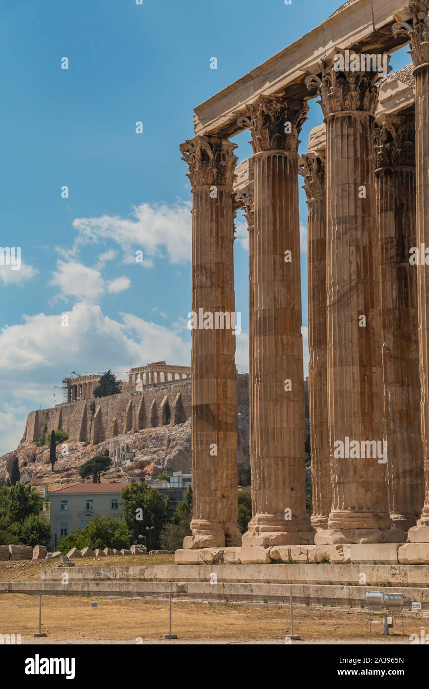 Ein Bild der Tempel des Olympischen Zeus vom Parthenon übersehen. Stockfoto