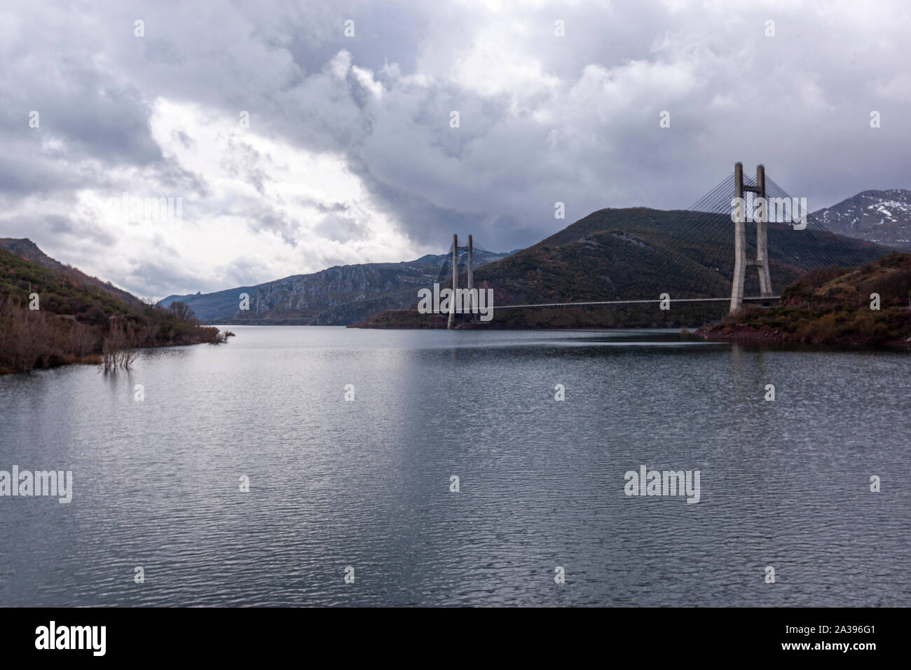 Ingenieur Carlos Fernández Casado Brücke, Quebrada Barrios de Luna von Los Barrios de Luna in der Provinz León, Kastilien und León, Spanien Stockfoto