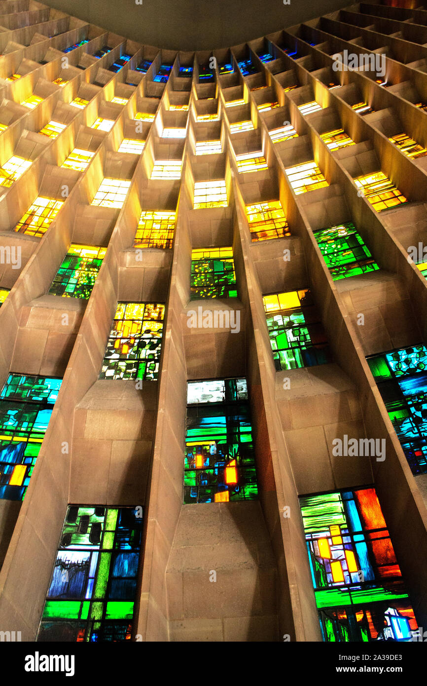 Die Babtistry Fenster von John Piper in Coventry Cathedral entworfen Stockfoto