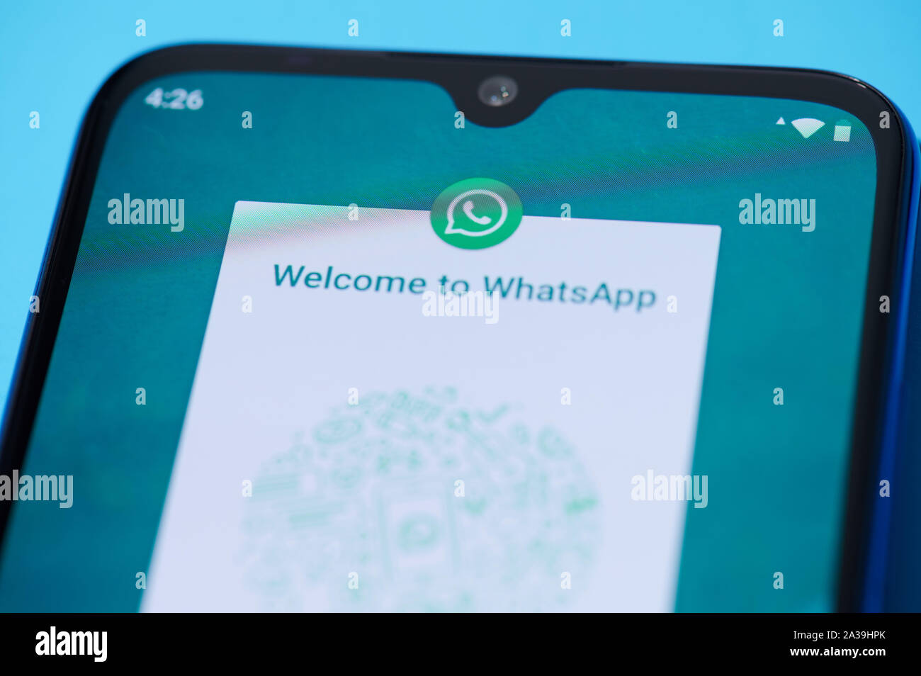 New York, USA - 28. September 2019: whatsapp mobile Anwendung im Menü Bildschirm des Smartphones Nähe zu sehen. Stockfoto