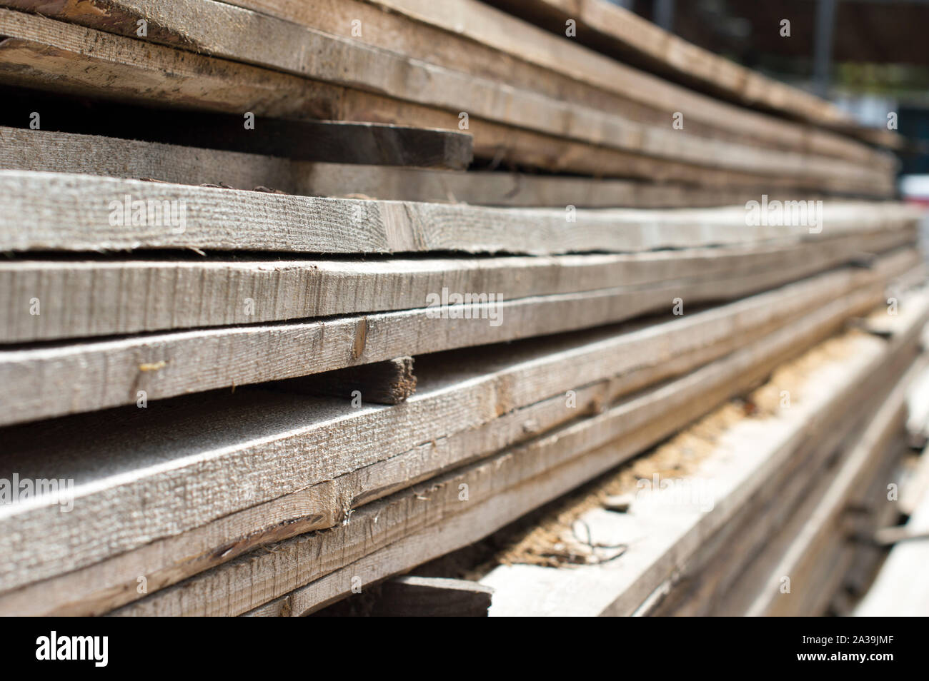 Holz- Platten für Böden und Wände, sind in den Basar für Baustoffe verkauft. Russland. Stockfoto