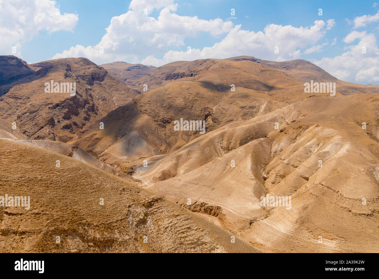 Trockene Wüste Berg Landschaft ohne Bäume in Palästina Stockfoto