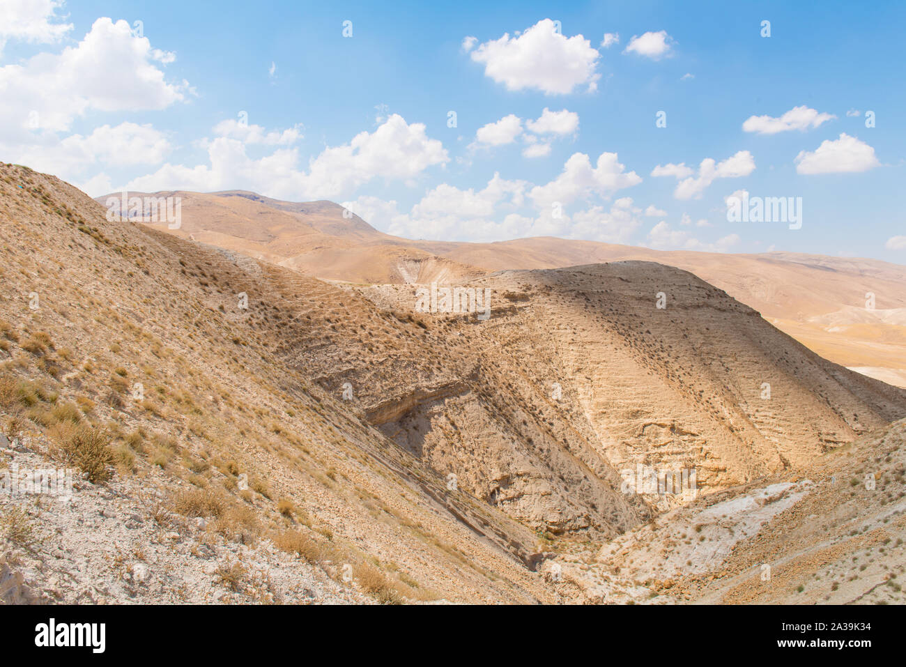 Trockene Wüste Berg Landschaft ohne Bäume in Palästina Stockfoto