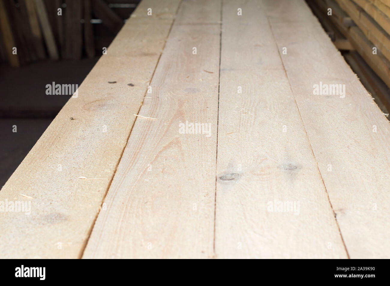 Holz- Platten für Böden und Wände, sind in den Basar für Baustoffe verkauft. Russland. Stockfoto