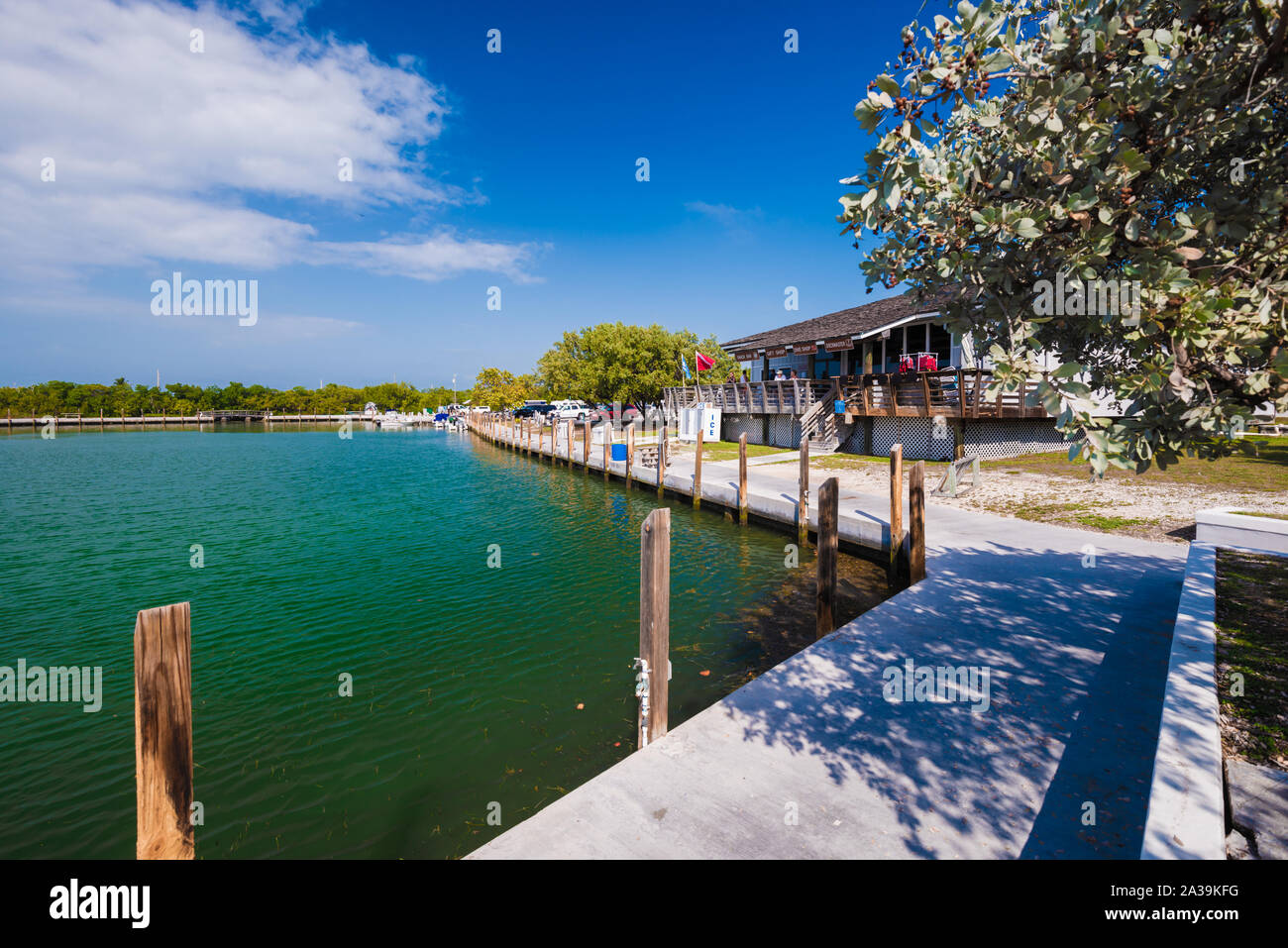 Der Hafen und das Bootshaus an einem sonnigen Nachmittag im Bahia Honda Hafen in Florida, USA Stockfoto