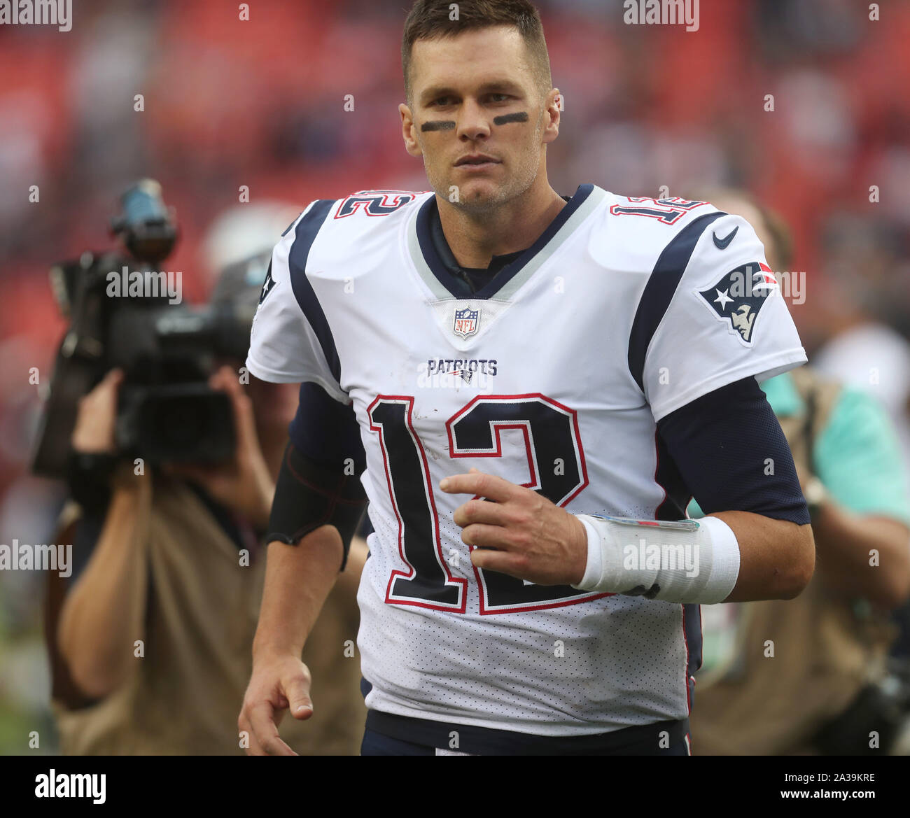 New England Patriots QB Tom Brady (12) verlässt das Feld nach dem Sieg über die Washington Redskins 33-7 bei FedEx Feld in Landover, Maryland am 6. Oktober 2019. Foto/Mike Buscher/Cal Sport Media Stockfoto
