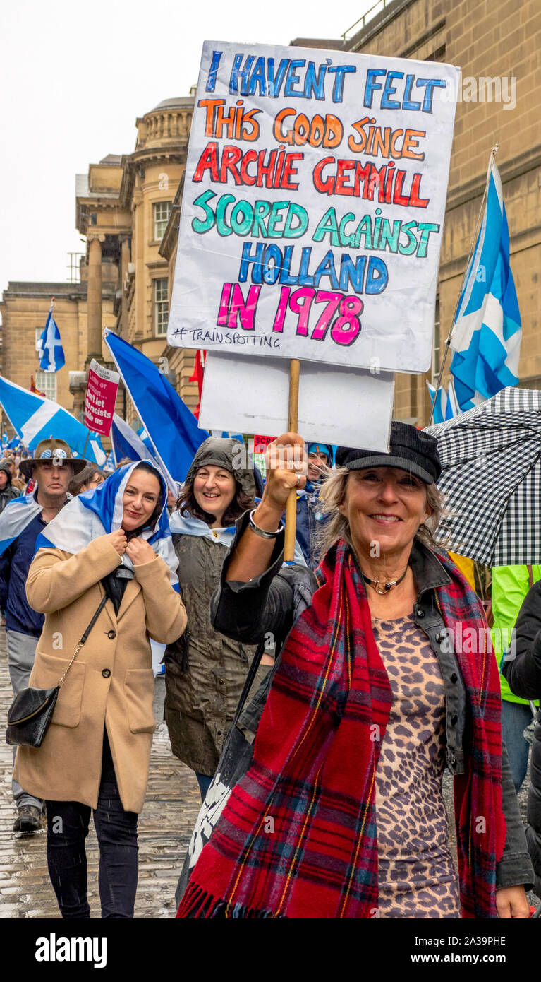 Edinburgh, Schottland, Großbritannien - 05 Oktober 2019 - viele Tausende von schottischen Unabhängigkeit Unterstützer nahmen an einem "Alle unter einem Banner - AUOB' Rallye. Stockfoto