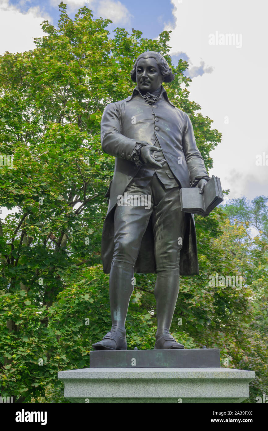 Statue zum Gedenken an Robert Raikes der Gründer der Sonntagsschule in Gloucester England im Jahre 1780. Statue auf dem Campus der Universität von Toronto. Stockfoto