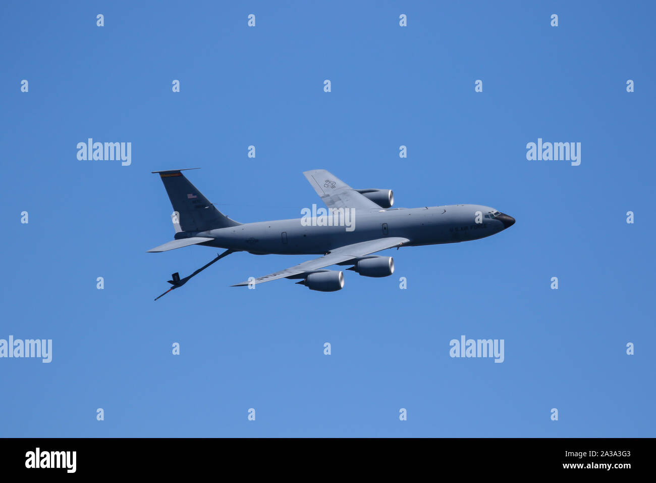 US Air Force KC135 Stratotanker Durchführen an den großen pazifischen Airshow Huntington Beach Kalifornien USA. Die größte Airshow in den USA Stockfoto