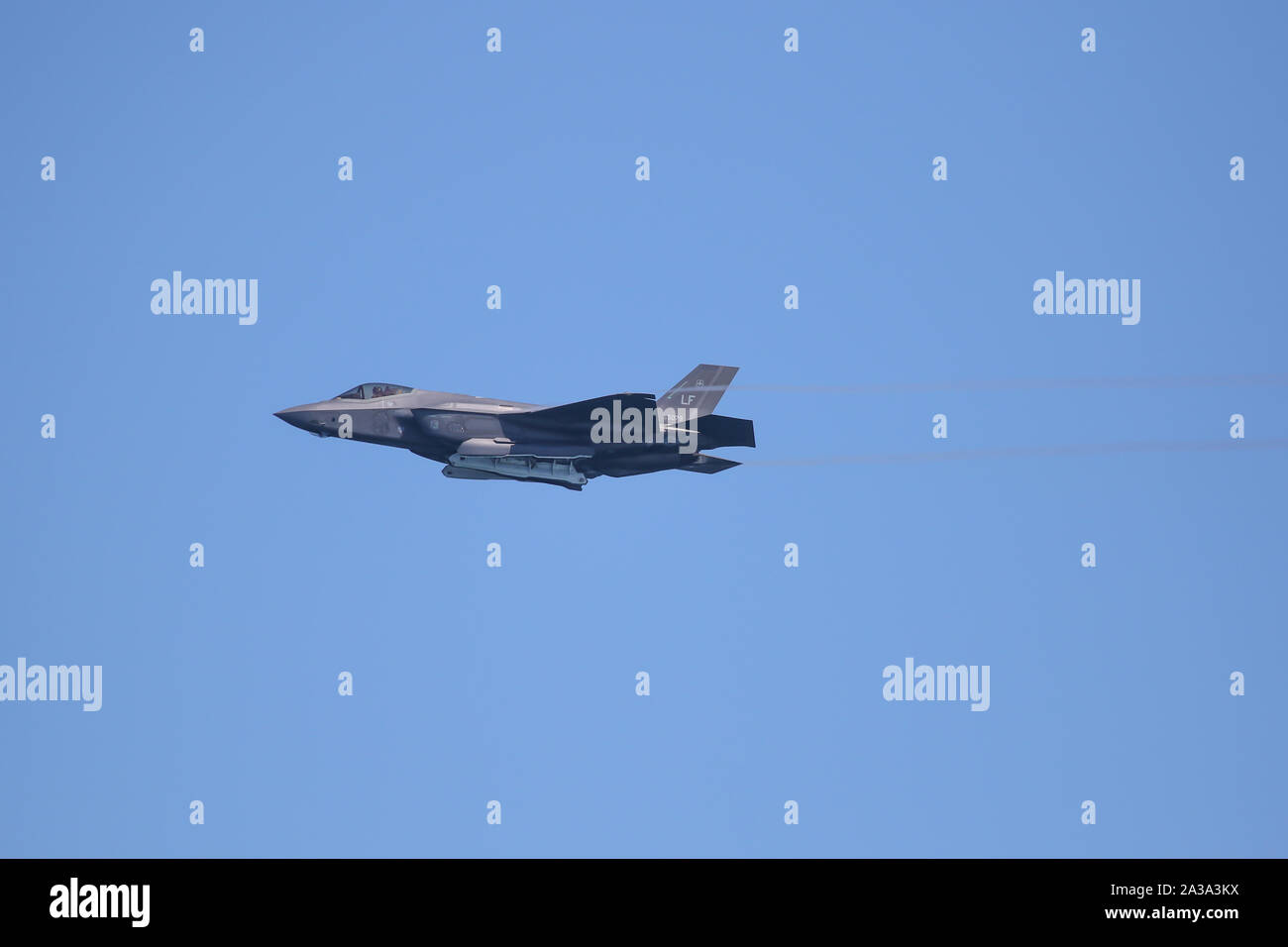 US Air Force F-35 Lightning II Durchführen an den großen pazifischen Airshow Huntington Beach Kalifornien USA. Die größte Airshow in den USA Stockfoto