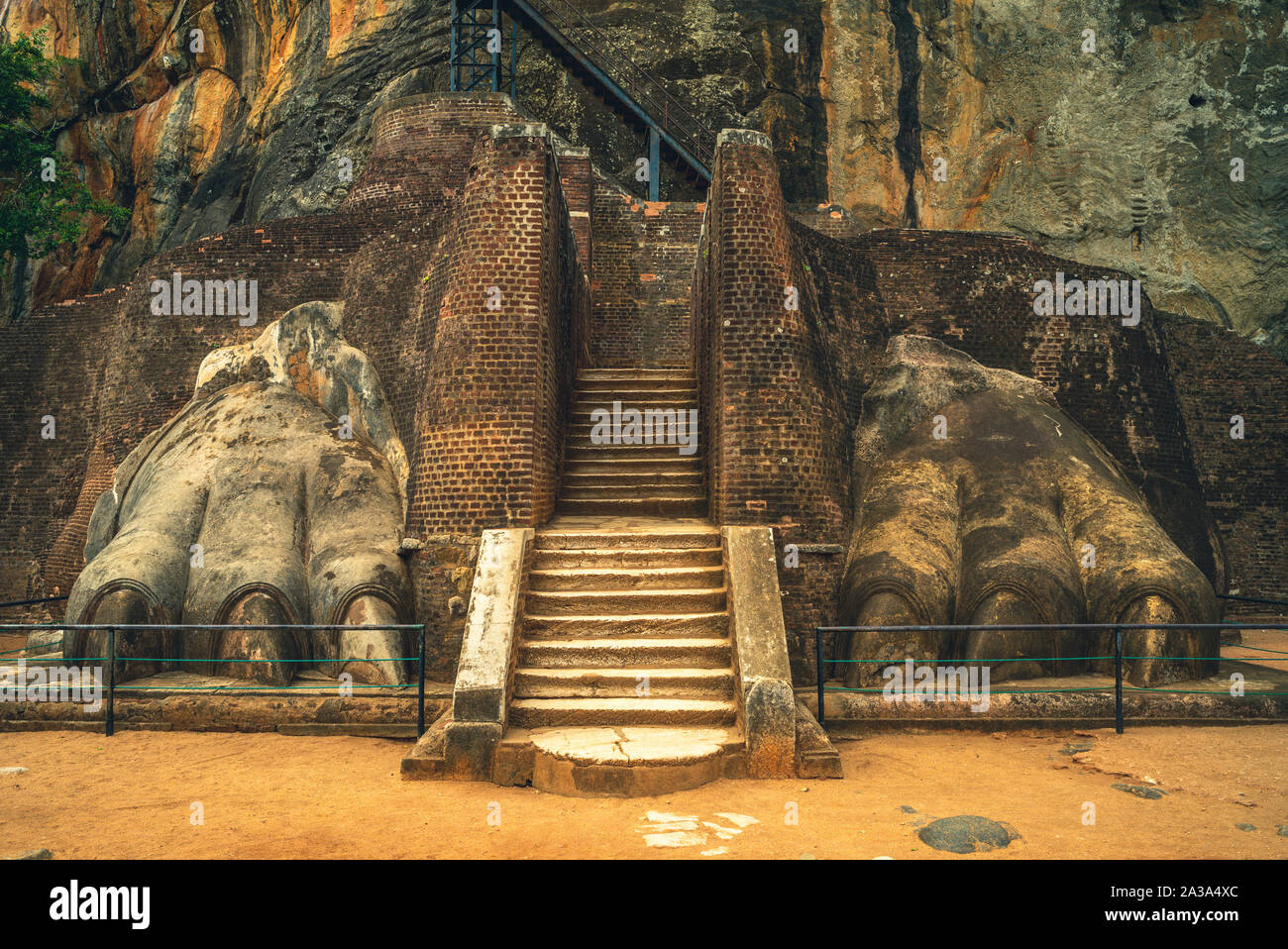Fassade des Lion paw von Sigiriya in Sri Lanka Stockfoto